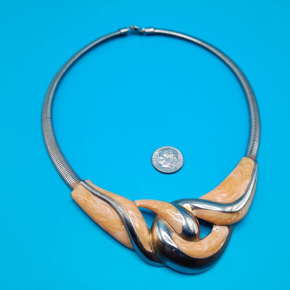 Vintage Beige Enamel Necklace, Omega Chain, 1980s Vintage Jewelry - Picture 8 of 11